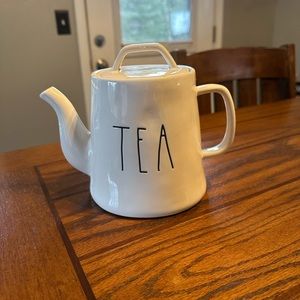Rae Dunn tea pot.